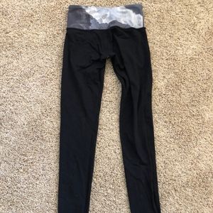 Lulu Lemon Wonder Under Leggings - Size 2